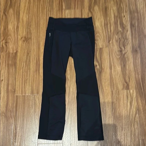 Lululemon crop atheltic pants with zip pocket - Picture 3 of 11